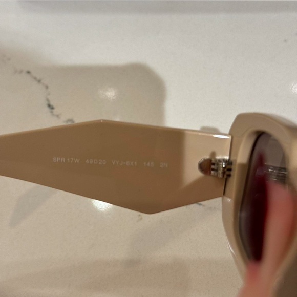 Prada sunglasses - Picture 5 of 5